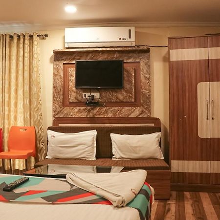 Hotel Mukesh Residency Poona Buitenkant foto