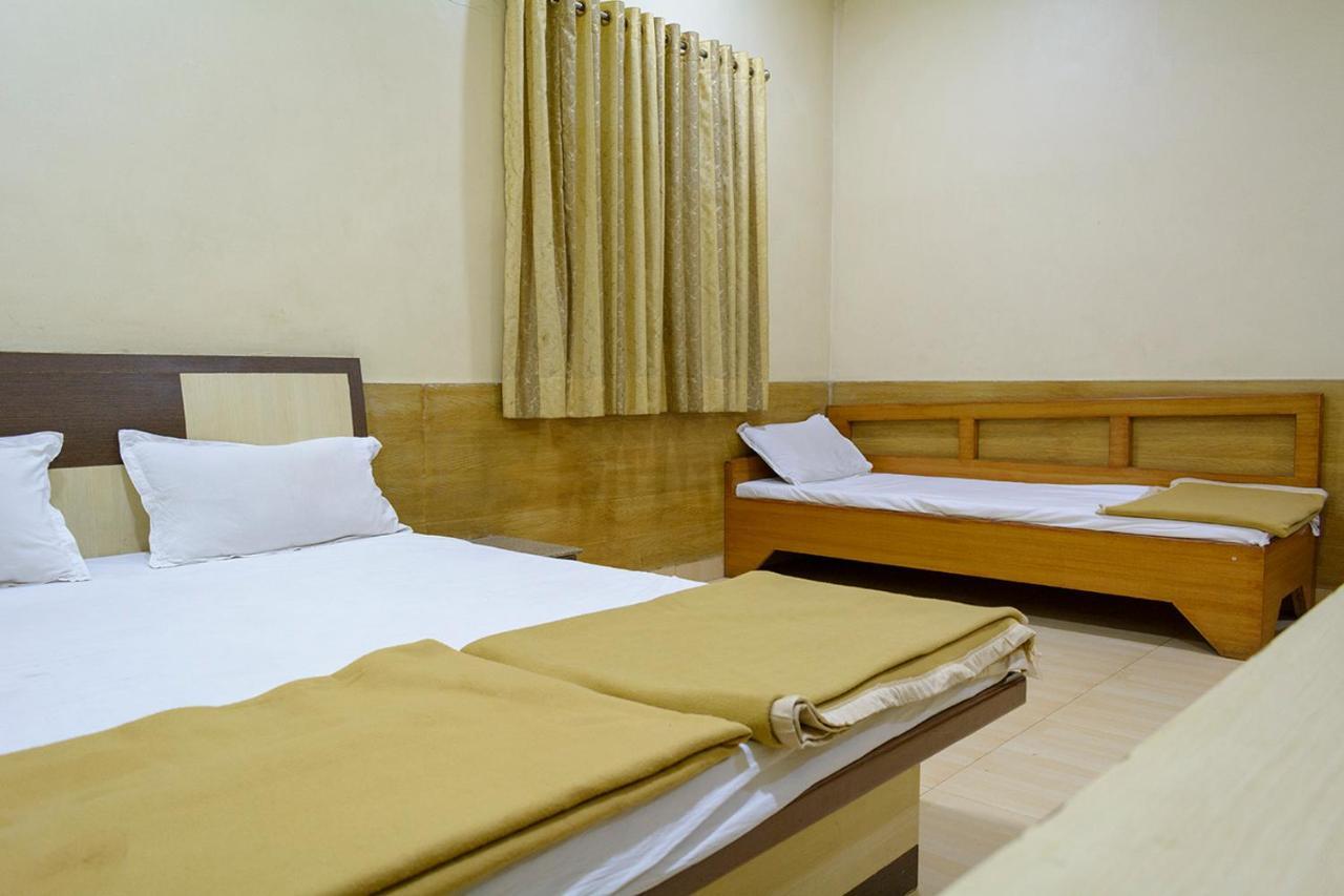 Hotel Mukesh Residency Poona Buitenkant foto