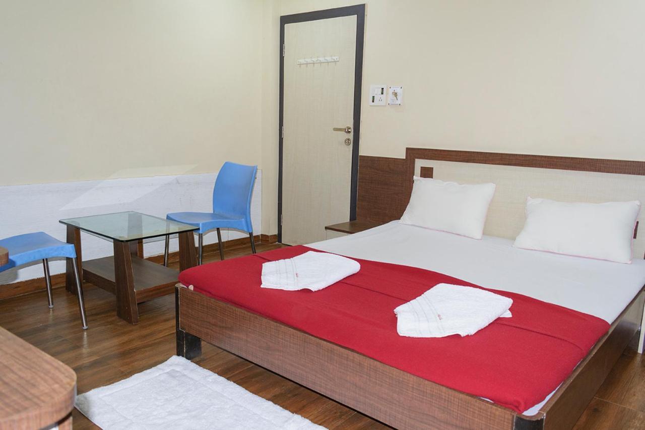 Hotel Mukesh Residency Poona Buitenkant foto