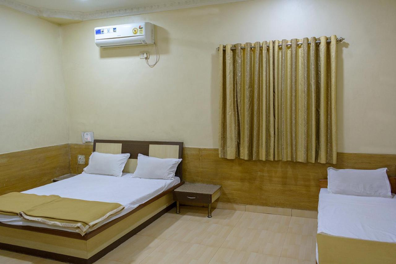 Hotel Mukesh Residency Poona Buitenkant foto