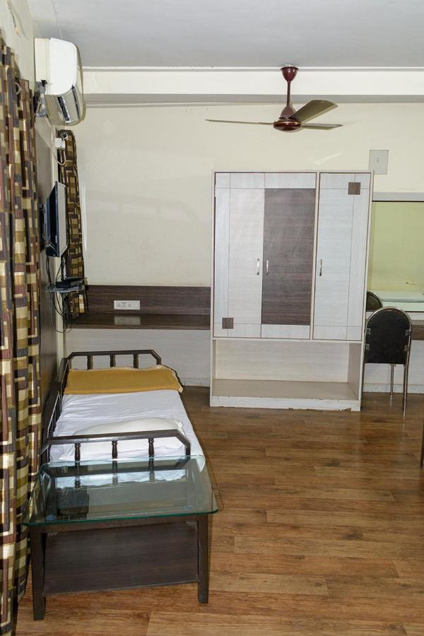 Hotel Mukesh Residency Poona Buitenkant foto