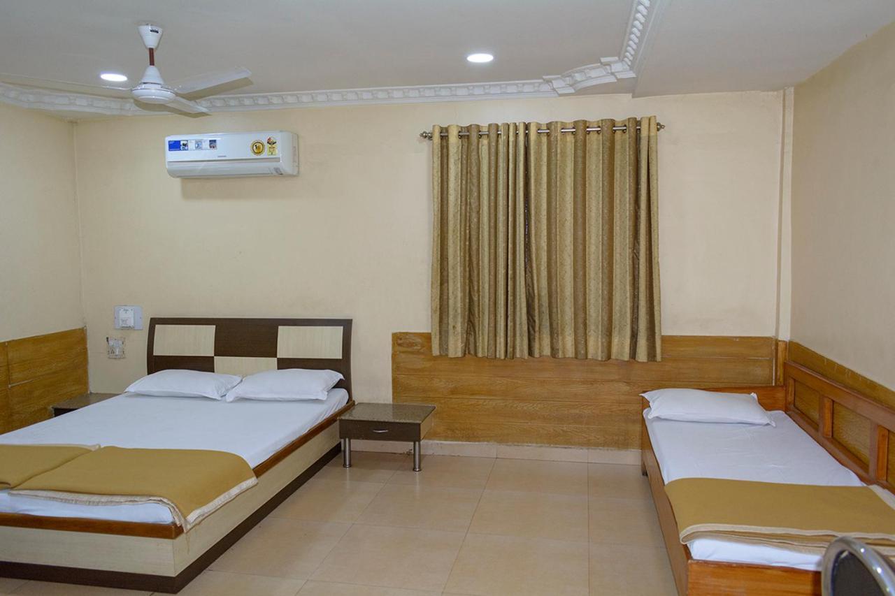Hotel Mukesh Residency Poona Buitenkant foto