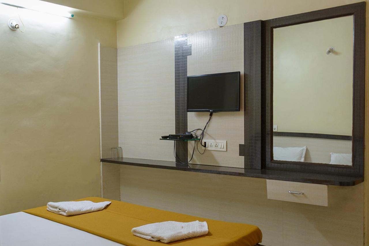 Hotel Mukesh Residency Poona Buitenkant foto
