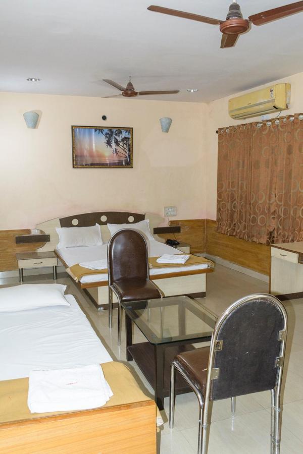 Hotel Mukesh Residency Poona Buitenkant foto