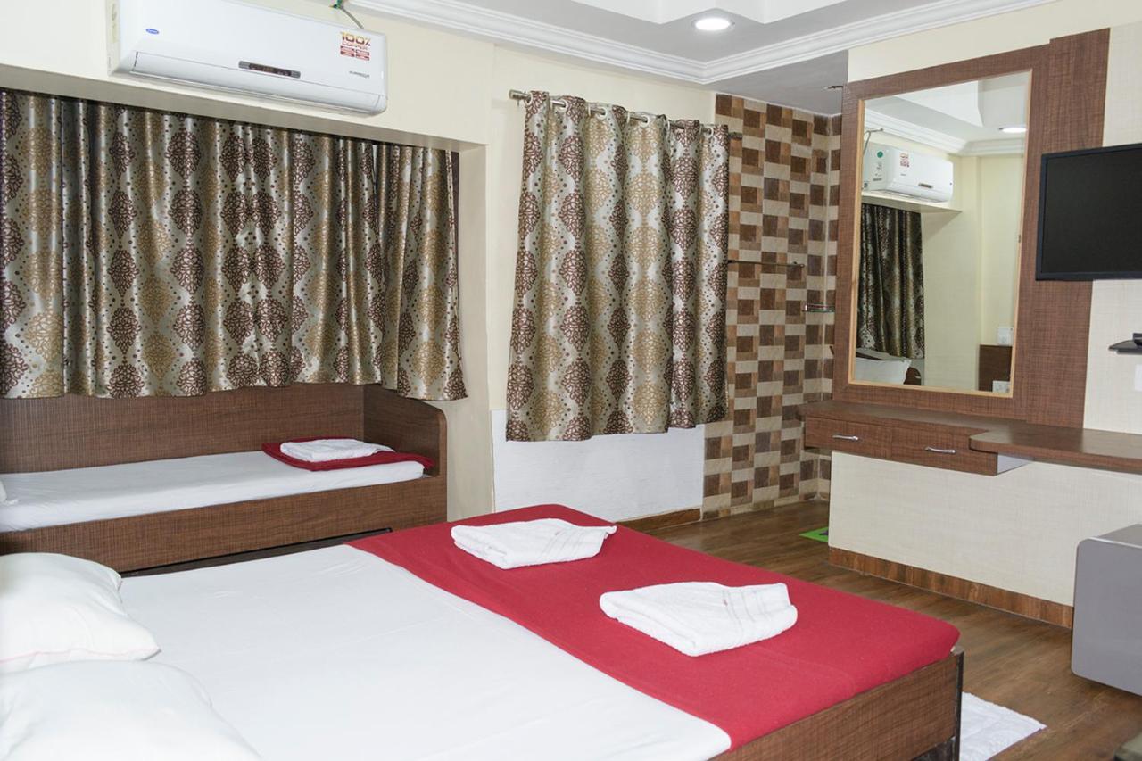 Hotel Mukesh Residency Poona Buitenkant foto