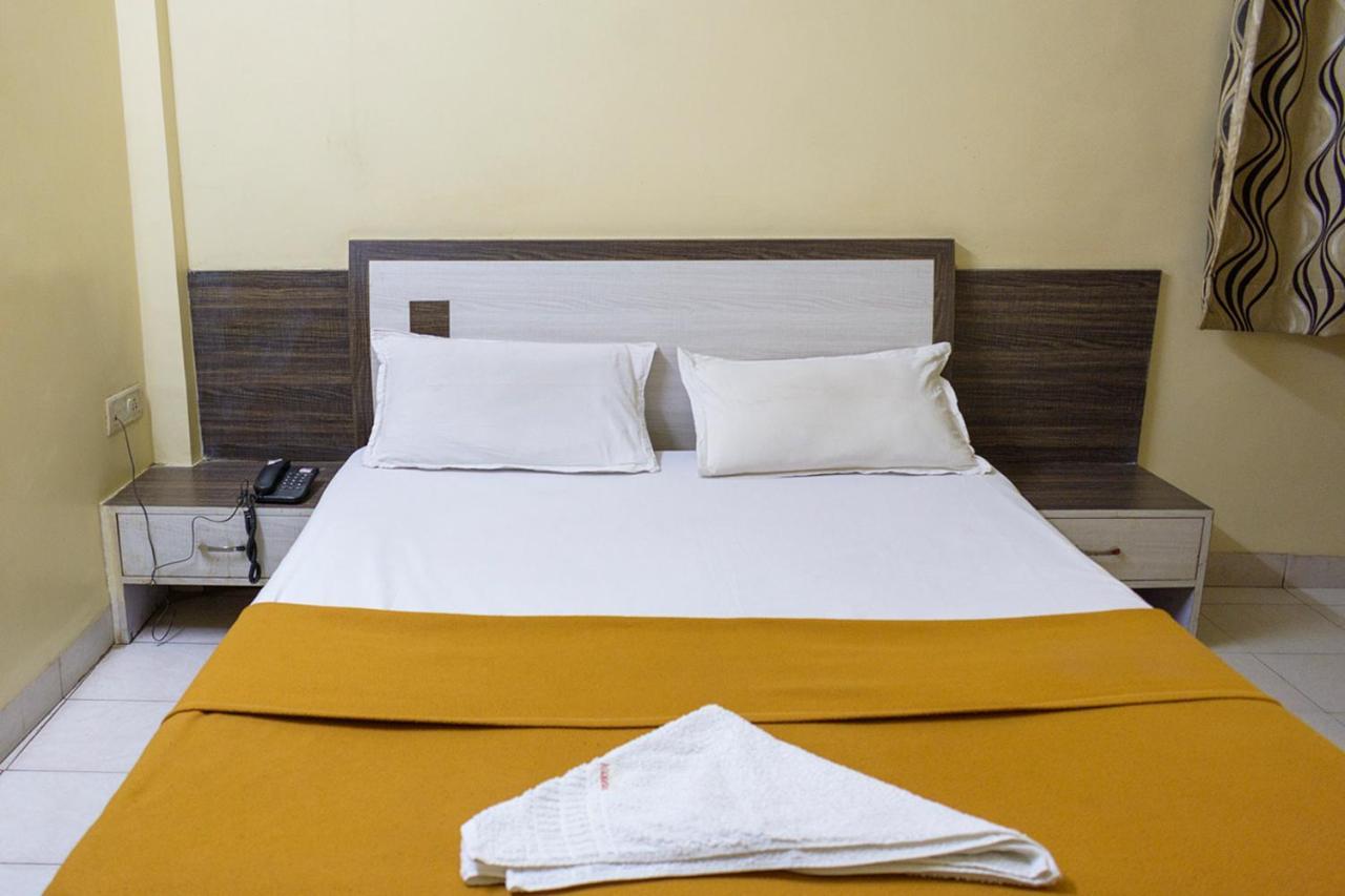 Hotel Mukesh Residency Poona Buitenkant foto