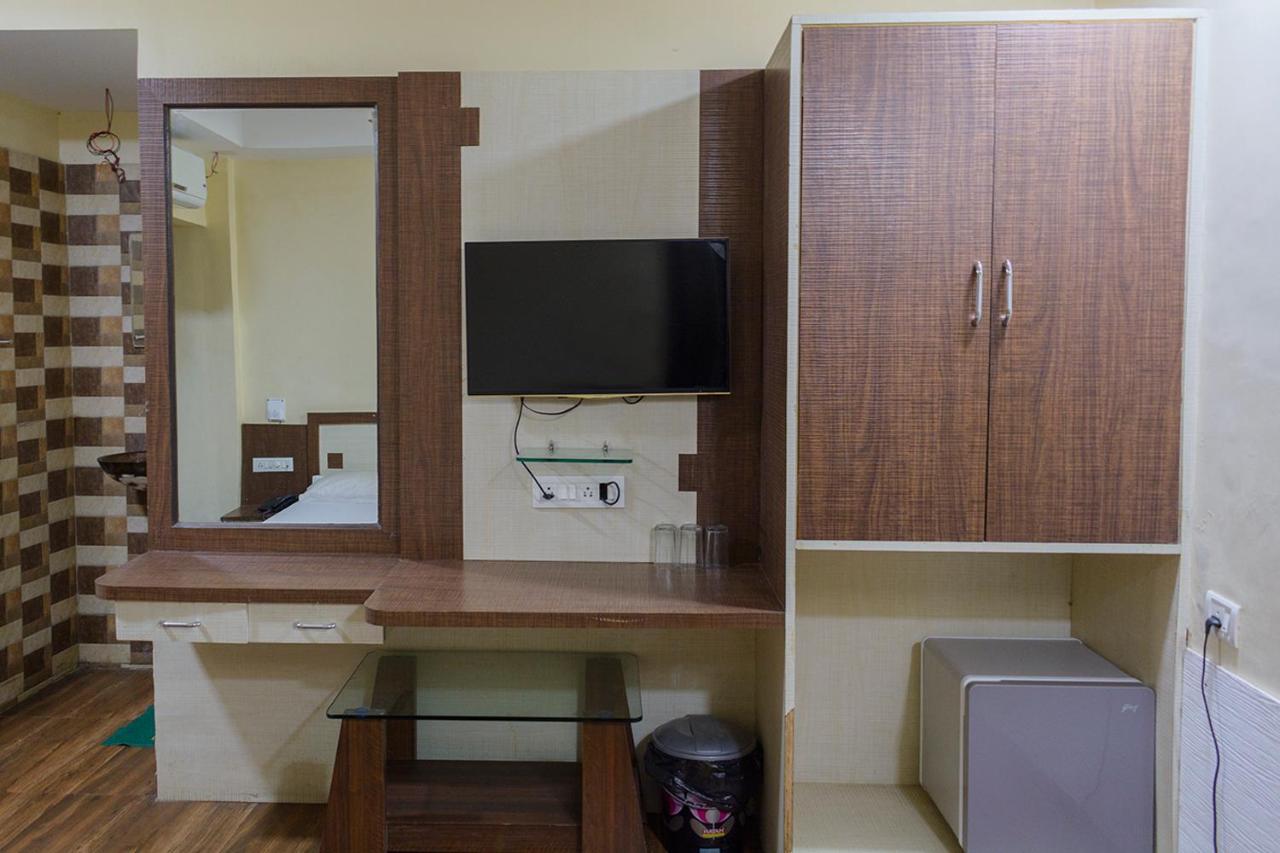 Hotel Mukesh Residency Poona Buitenkant foto