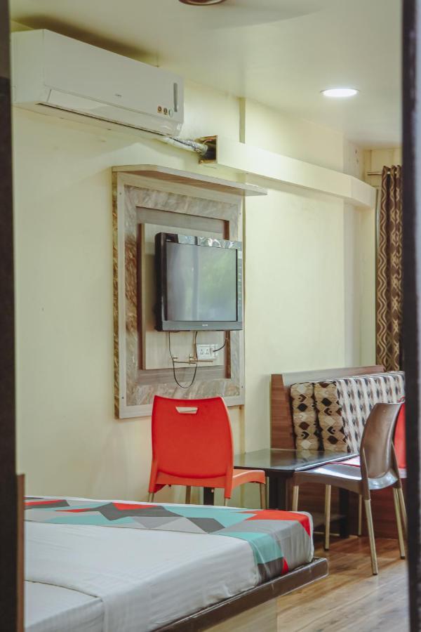 Hotel Mukesh Residency Poona Buitenkant foto