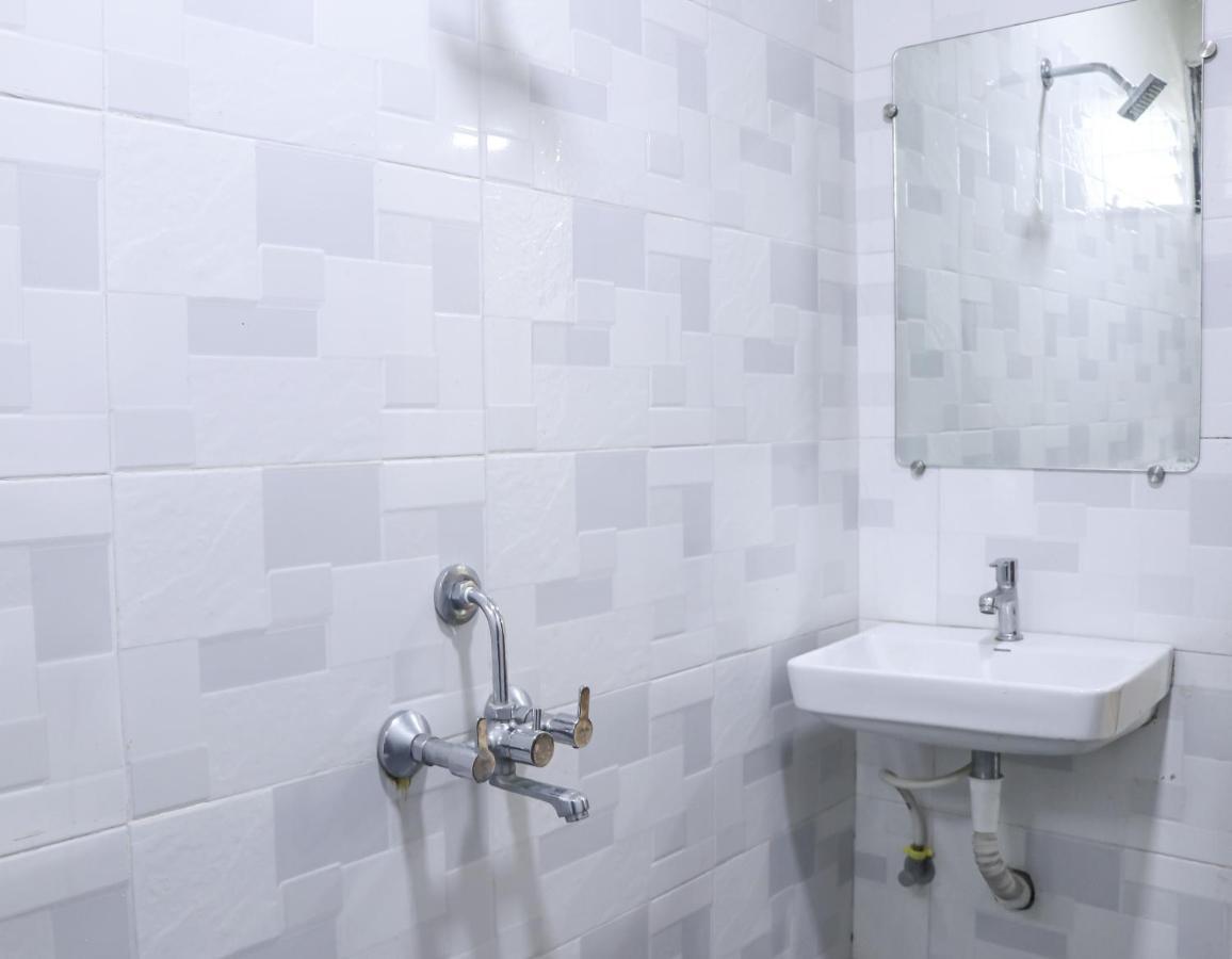 Hotel Mukesh Residency Poona Buitenkant foto